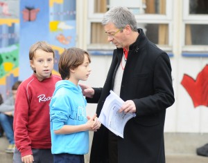 Des personnels éducatifs à l’écoute des jeunes qui, en partenariat avec les familles, les aideront à se trouver et à grandir.