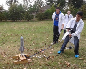 Des activités d’épanouissement personnel en 6ème, 5ème et 4ème, des concours mathématiques et la Fête de la Science pour les 3èmes.
