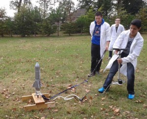 Des activités d’épanouissement personnel en 6ème, 5ème et 4ème, des concours mathématiques et la Fête de la Science pour les 3èmes.